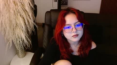 Snapshot of crimson_tati chatting on December 13, 2024, 4:33 am Tatiana  online show from December 13, 2024, 4:33 am
