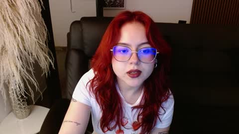 Snapshot of crimson_tati chatting on December 20, 2024, 4:20 am Tatiana  online show from December 20, 2024, 4:20 am