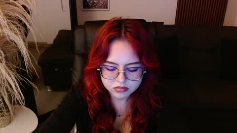 Snapshot of crimson_tati chatting on February 5, 2025, 9:15 am Tatiana  online show from February 5, 2025, 9:15 am