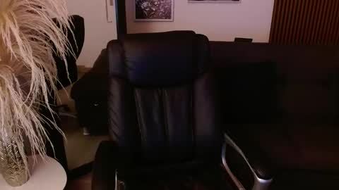 Snapshot of crimson_tati chatting on February 6, 2025, 4:10 am Tatiana  online show from February 6, 2025, 4:10 am