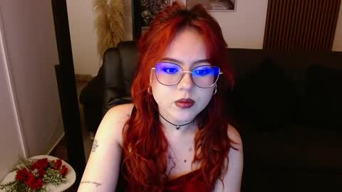Snapshot of crimson_tati chatting on February 19, 2025, 5:16 am Tatiana  online show from February 19, 2025, 5:16 am