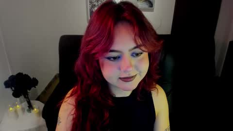 Snapshot of crimson_tati chatting on October 22, 2025, 4:13 am Tatiana  online show from October 22, 2025, 4:13 am