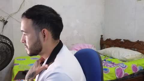 Snapshot of cris_simons chatting on January 3, 2025, 4:33 am cris_simons online show from January 3, 2025, 4:33 am