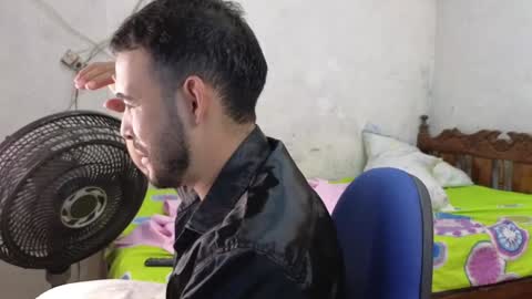 Snapshot of cris_simons chatting on January 4, 2025, 3:18 am cris_simons online show from January 4, 2025, 3:18 am