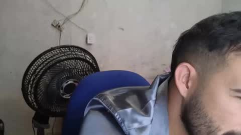 Snapshot of cris_simons chatting on February 18, 2025, 12:15 am cris_simons online show from February 18, 2025, 12:15 am