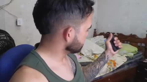 Snapshot of cris_simons chatting on March 7, 2025, 10:32 pm cris_simons online show from March 7, 2025, 10:32 pm