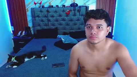 CRISANDMERY online show from May 27, 2026, 4:42 am