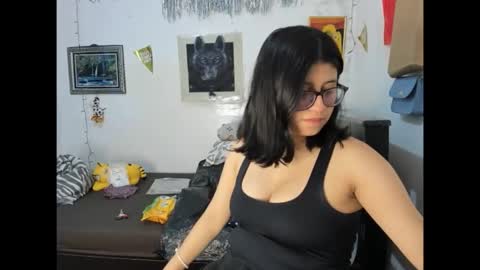 Snapshot of cristal_g19 chatting on November 29, 2025, 2:14 am online show from November 29, 2025, 2:14 am
