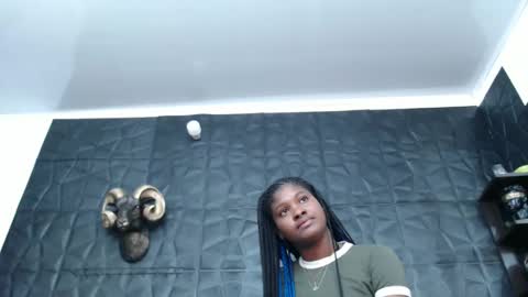 Hanna  online show from February 5, 2025, 4:59 am