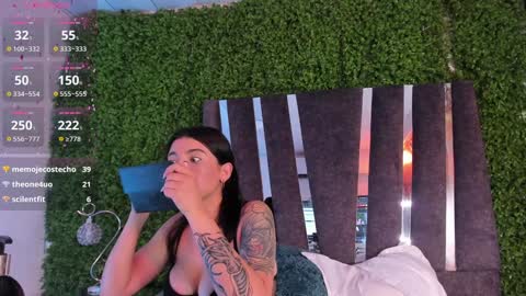 Snapshot of cristalcerati_ chatting on January 16, 2025, 12:20 pm Cristal online show from January 16, 2025, 12:20 pm