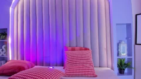 Nicole  Connection time 220pm-910pmCol online show from February 21, 2026, 7:37 pm