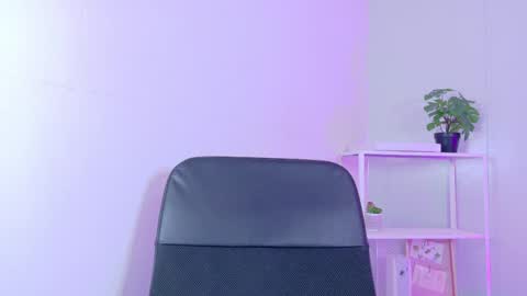 Nicole  Connection time 220pm-910pmCol online show from April 4, 2026, 7:33 pm