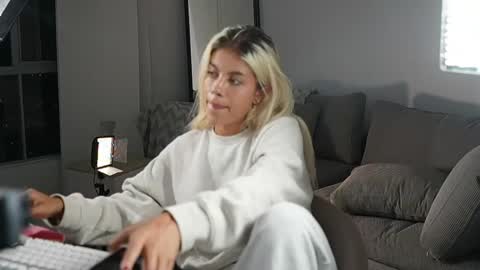 Laura online show from April 12, 2026, 2:16 am