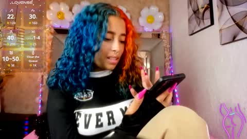 Snapshot of cristall_ravven chatting on November 4, 2025, 8:30 pm online show from November 4, 2025, 8:30 pm