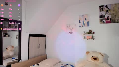 Snapshot of cristalmunez chatting on November 12, 2025, 1:22 pm cristal online show from November 12, 2025, 1:22 pm