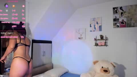 Snapshot of cristalmunez chatting on December 4, 2025, 2:59 pm cristal online show from December 4, 2025, 2:59 pm