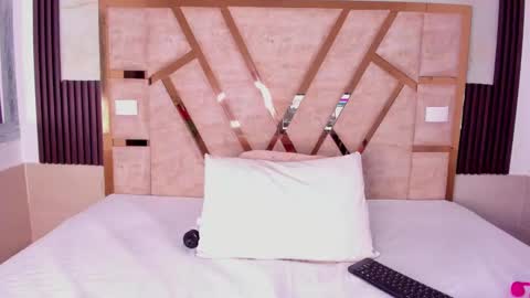 cristin  online show from September 17, 2025, 7:04 pm