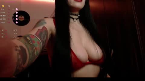 Snapshot of cristin_moon chatting on December 27, 2024, 11:10 pm Christina online show from December 27, 2024, 11:10 pm