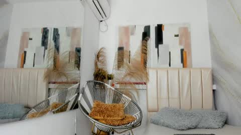 Cris  online show from April 6, 2026, 6:53 pm