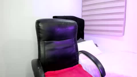 Snapshot of cristinalaurent2 chatting on December 24, 2024, 12:22 am Cristina Laurent online show from December 24, 2024, 12:22 am