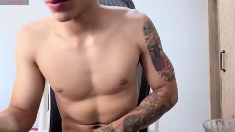 cristopher23  online show from November 6, 2025, 12:28 pm