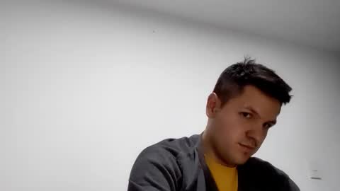 cristopher3042 online show from February 12, 2025, 4:54 am