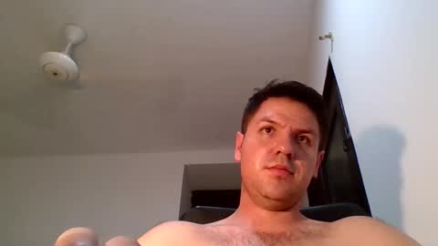 cristopher3042 online show from April 9, 2026, 6:41 am