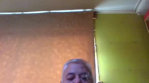 Snapshot of crmperez chatting on October 16, 2025, 7:15 pm crmperez online show from October 16, 2025, 7:15 pm