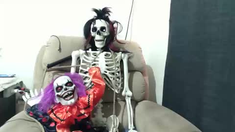 crossdresschick online show from December 2, 2025, 11:04 am