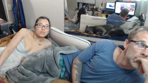 Crownandkat online show from April 16, 2026, 4:46 am