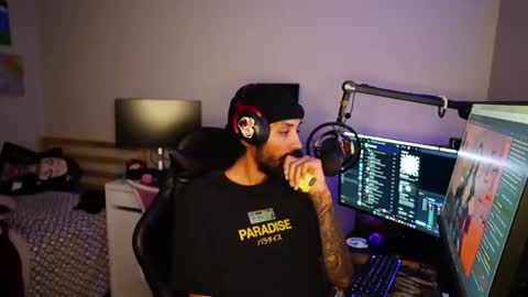 Snapshot of croxfox chatting on April 4, 2026, 7:28 am croxfoxden online show from April 4, 2026, 7:28 am