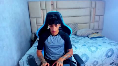 Snapshot of croy_myer chatting on February 25, 2026, 3:27 am Croy online show from February 25, 2026, 3:27 am