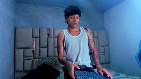 Croy online show from April 3, 2026, 4:43 am