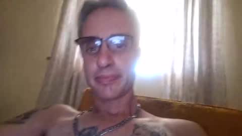 Snapshot of crucut80 chatting on January 22, 2025, 9:46 am Crucut online show from January 22, 2025, 9:46 am