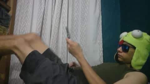Snapshot of cry_guy chatting on July 18, 2026, 8:07 am cry_guy online show from July 18, 2026, 8:07 am