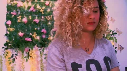 crysrus online show from January 5, 2025, 1:24 am