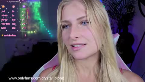 Crystal online show from October 3, 2025, 10:07 pm