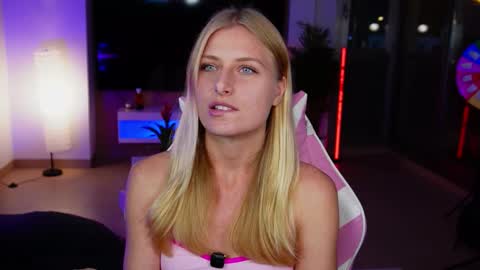 Crystal online show from February 6, 2026, 9:07 pm