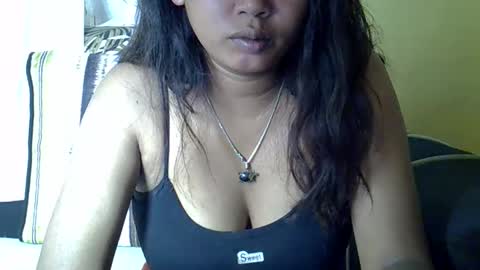 crystalbellax online show from May 13, 2026, 7:06 am