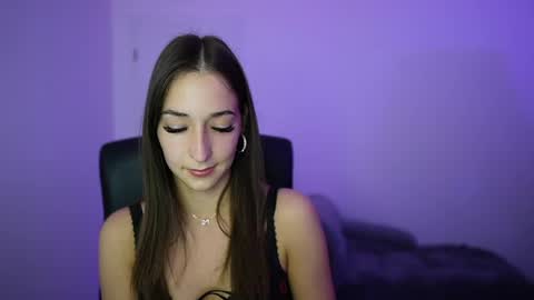 Crystalbrunette18 online show from May 15, 2026, 5:53 pm