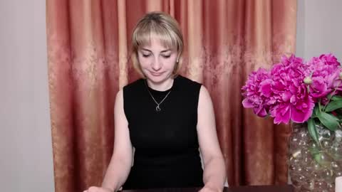 Snapshot of crystalfever_ chatting on June 4, 2026, 7:53 pm Mary online show from June 4, 2026, 7:53 pm