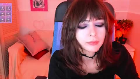 Snapshot of crystallbloom chatting on October 14, 2025, 2:34 am crystallbloom online show from October 14, 2025, 2:34 am