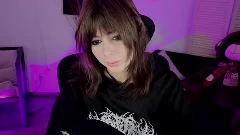 crystallbloom online show from February 8, 2026, 2:09 pm