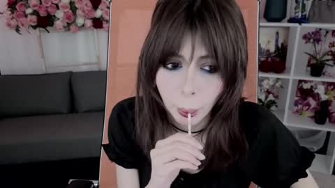 crystallbloom online show from March 10, 2026, 1:38 pm