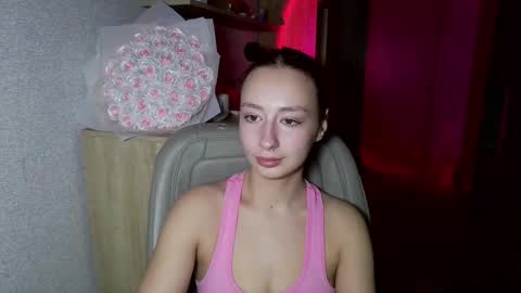 Snapshot of crystallkris chatting on December 16, 2024, 12:15 am Kristina online show from December 16, 2024, 12:15 am