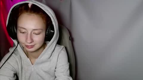 Snapshot of crystallkris chatting on December 27, 2024, 12:18 am Kristina online show from December 27, 2024, 12:18 am