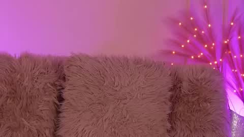 crystallred online show from December 19, 2025, 5:47 am