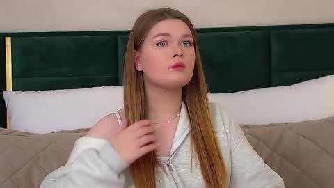 Crystal online show from November 10, 2025, 6:29 pm