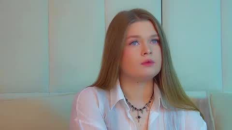 Crystal online show from November 29, 2025, 6:16 am