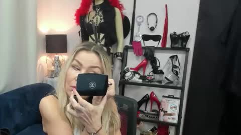 Snapshot of crystalxohotty chatting on February 17, 2026, 5:48 am CrystalHotty online show from February 17, 2026, 5:48 am